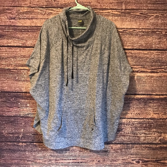 Old Navy Tops - Woman’s Old Navy Activewear Top